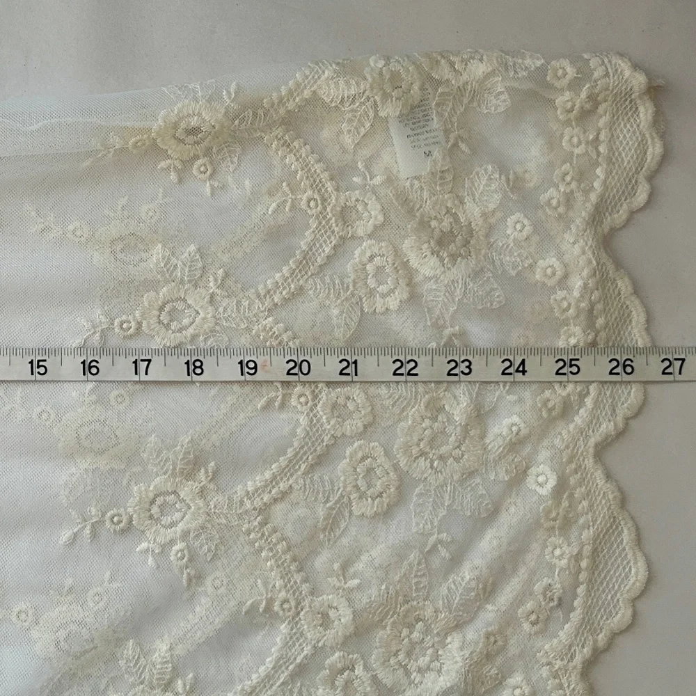 Lavish Ivory Lace Short Sleeve Scoop Neck Overlay Women's Top - Women's Medium - Picture 6 of 6